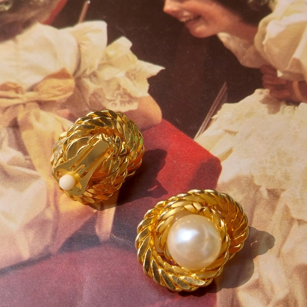 Pierre Cardin Gold and Pearl Earrings - Picture 7 of 8